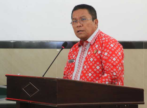 PARIPURNA: Wali kota Siantar Wesly Silalahi sampaikan sambutan di penutupan paripurna DPRD Siantar. ISTIMEWA/SUMUT POS