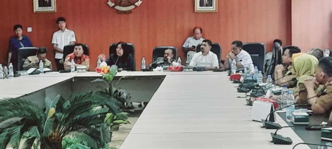 RDP: Komisi II DPRD Kota Medan menggelar Rapat Dengar Pendapat (RDP) terkait polemik Panti Asuhan Bait Allah di ruang Banggar, Gedung DPRD Kota Medan. FOTO: ISTIMEWA/SUMUT POS