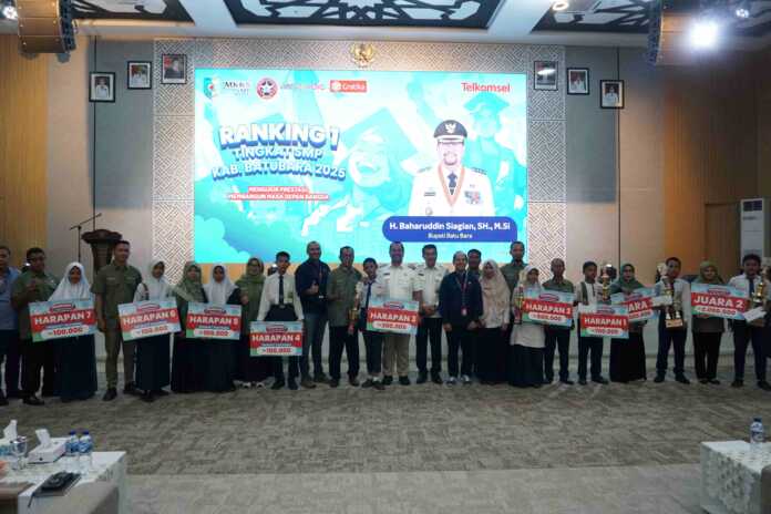 Dalam mendukung berbagai kegiatan pendidikan dan edukasi di wilayah Kabupaten Baru Bara, Telkomsel gelar program "Ranking 1" (21/5). Program ini merupakan ajang kompetisi uji ketangkasan dan kecerdasan seputar materi pelajaran sekolah atau pengetahuan umum yang dikemas secara interaktif menggunakan platform pembelajaran digital. Secara spesial, acara ini dihadiri oleh Bupati Batu Bara H. Baharuddin Siagian, SH, M.Si yang memberikan apresiasi terhadap pelaksanaan kegiatan ini. Program Ranking 1 terlaksana atas dukungan penuh Pemerintah Kabupaten Batu Bara, Dinas Pendidikan Kabupaten Batu Bara, serta Musyawarah Konsorsium Kepala Sekolah (MKKS) SMP se-Kabupaten Batu Bara.