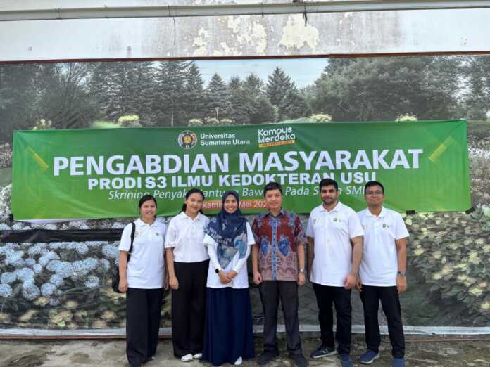 Mahasiswa Prodi Doktor FK USU diabadikan bersama mahasiswa Prodi Pendidikan Dokter Spesialis (PPDS) Jantung dan Pembuluh Darah FK USU. (Dok Pribadi)