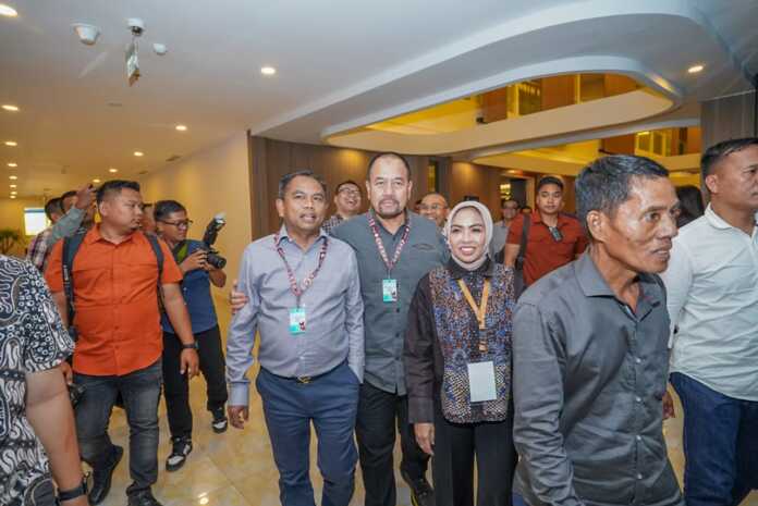 HADIRI: Bupati Batubara H. Baharuddin Siagian, SH, M.Si menghadiri Musyawarah Nasional (MUNAS) VI Asosiasi Pemerintah Kabupaten Seluruh Indonesia (APKASI) di Hotel Sentra Manado, Kamis(29-31/5/2025). Foto :Liberti H Haloho/ Sumut Pos