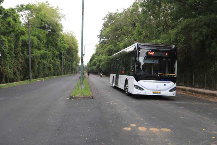 MULUS: Jalan Bunga Turi Pasar Lau Cih, Medan Tuntungan sudah mulus setelah diaspal Pemko Medan.