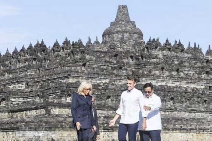KUNJUNGAN: Presiden RI Prabowo Subianto saat menerima kunjungan Presiden Prancis Emmanuel Macron dan Ibu Negara Prancis Brigitte Macron ke Candi Borobudur, Kabupaten Magelang, Jawa Tengah, Kamis (29/5).