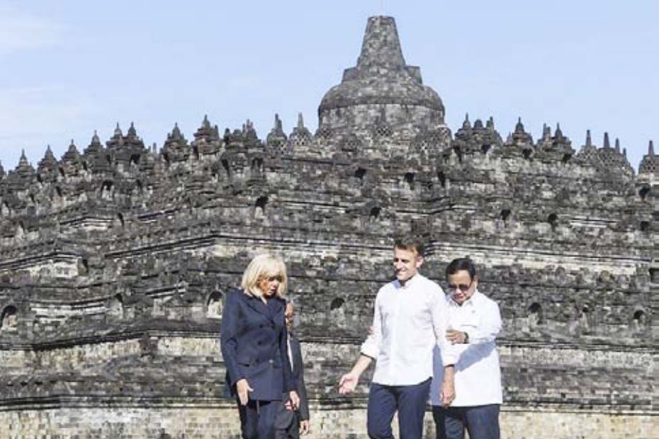 KUNJUNGAN: Presiden RI Prabowo Subianto saat menerima kunjungan Presiden Prancis Emmanuel Macron dan Ibu Negara Prancis Brigitte Macron ke Candi Borobudur, Kabupaten Magelang, Jawa Tengah, Kamis (29/5).