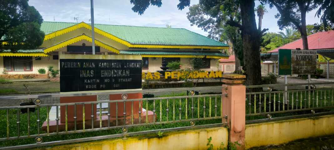 Kantor Dinas Pendidikan Langkat di Stabat.(Istimewa/Sumut Pos)