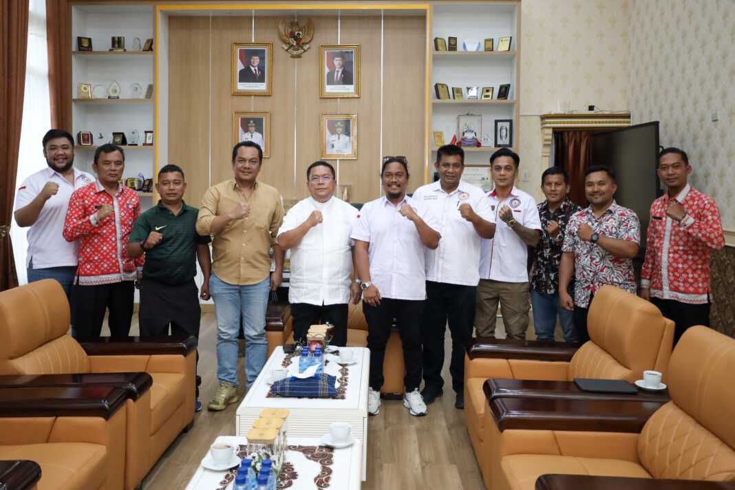 AUDIENSI: Pengurus KONI Siantar saat audiensi dengan Wali Kota Siantar Wesly Silalahi. ISTIMEWA/SUMUT POS