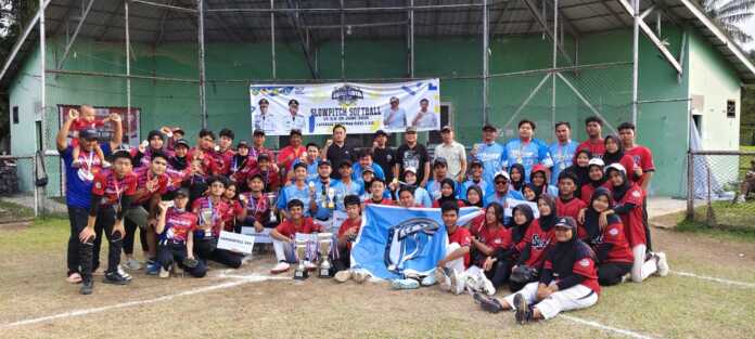 Ketua Umum KONI Medan Aswindy Fachrizal bersama tim juara Kejuaraan Slowpitch Softball Open 2025 Piala Wali Kota Medan. (Dok KONI Medan)