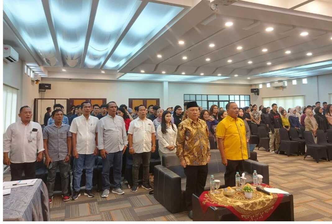 RESES: Dr Maruli Siahaan saat menggelar reses dan seminar di Aula FISIP Universitas Sumatera Utara (USU) Medan, Selasa (10/6).