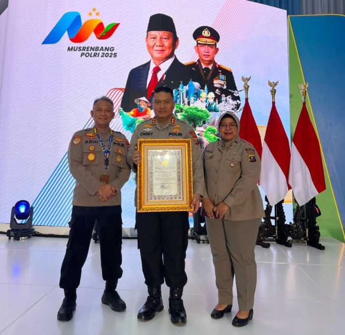 PENGHARGAAN: Kapolres Labuhanbatu Terima Piagam Penghargaan dari Kapolri dengan Kategori Pelayanan Prima (FAJAR/SUMUTPOS)