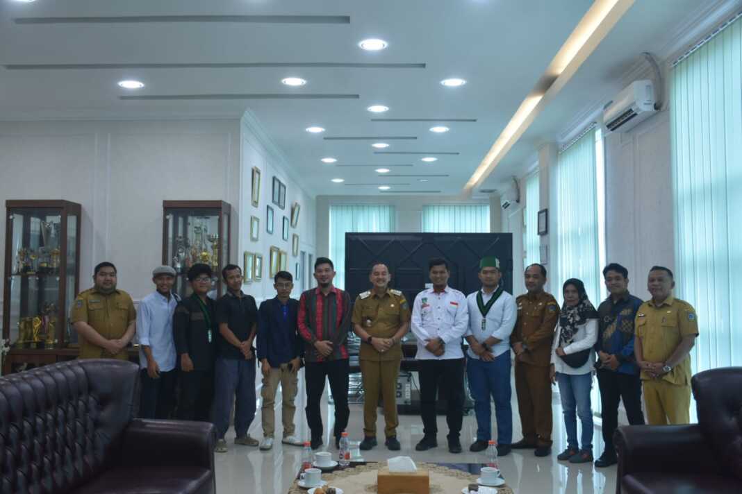 TERIMA: Wali Kota Tebingtinggi Iman Irdian Saragih ketika menerima perwakilan organisasi kepemudaan Kota Tebingtinggi dari KAMMI dan HMI. Foto: ISTIMEWA/SUMUT POS