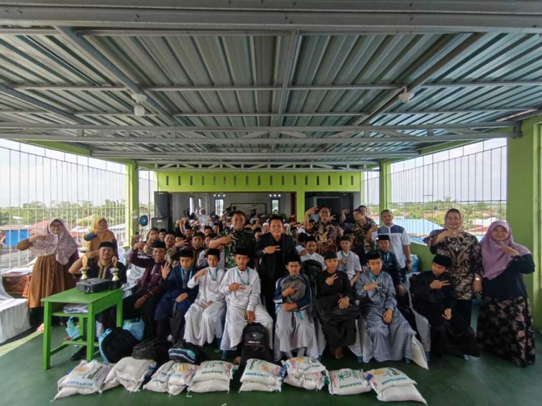 Hj Anita Lubis (dua kanan) dan Deny Reza (tengah berbaju hitam) menjadi narasumber kegiatan Penguatan Pendidikan Karakter PKBM Generasi Amanah pada Sabtu (14/6)