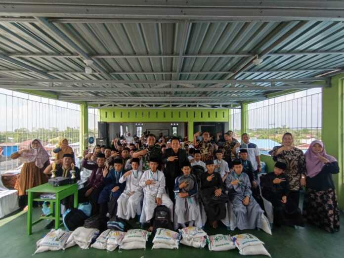 Hj Anita Lubis (dua kanan) dan Deny Reza (tengah berbaju hitam) menjadi narasumber kegiatan Penguatan Pendidikan Karakter PKBM Generasi Amanah pada Sabtu (14/6)