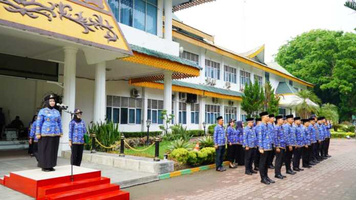 Diskominfo Langkat/Sumut Pos HKN: Wabup Langkat, Tiorita br Surbakti bertindak sebagai pembina dalam upacara hari kesadaran nasional.