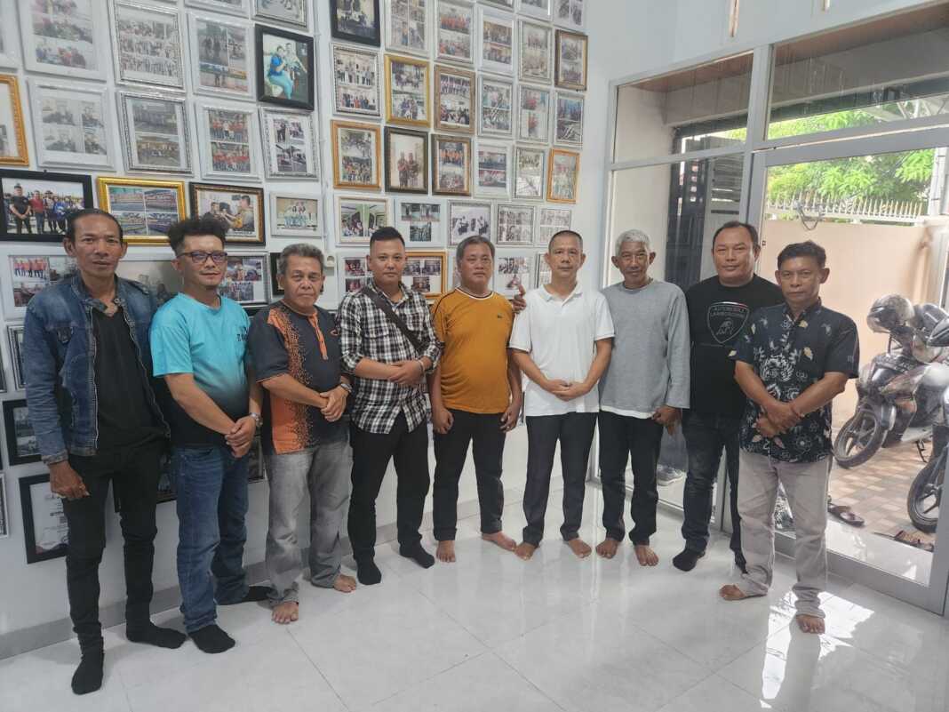 BERSAMA: Ketua Pewarta Polrestabes Medan, Chirum Lubis SH (4 kanan) bersama pengurus.