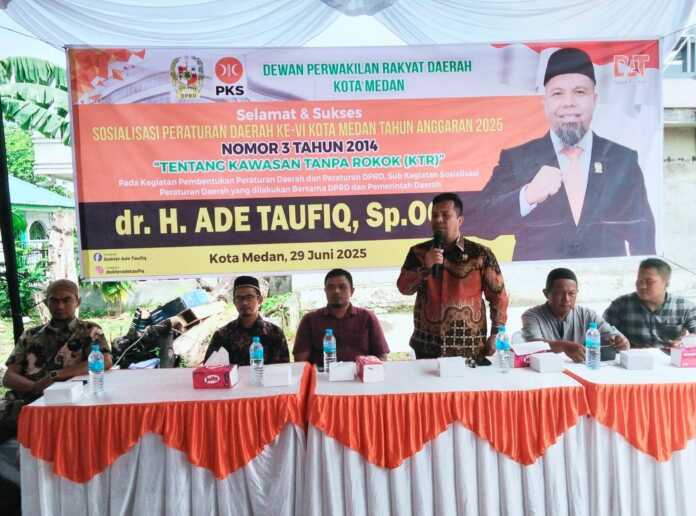 Anggota DPRD Medan dr Ade Taufiq menggelar sosialisasi Perda tentang Kawasan tanpa Rokok di Jalan Medan Area Selatan Gang Sairin, Medan Area, Minggu (29/6/2025).