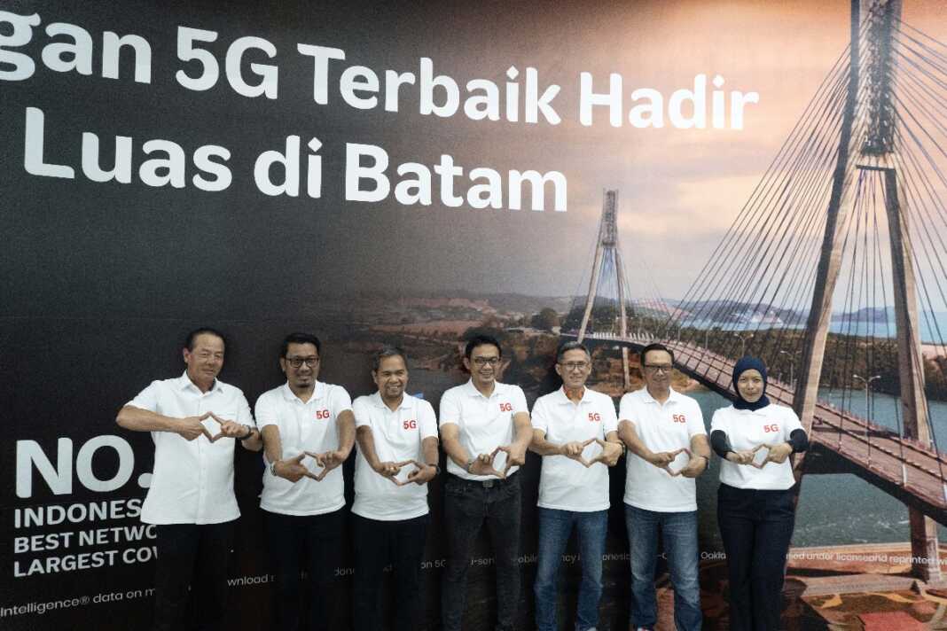 Dengan dukungan 112 BTS 5G Telkomsel di Kota Batam, pelanggan kini dapat menikmati konektivitas 5G contiguous tak terputus, mulai dari kawasan Harbour Bay, Nagoya, dan sekitarnya; Batam Center dan Engkuputri; hingga area Nongsa dan Bandar Udara Internasional Hang Nadim.