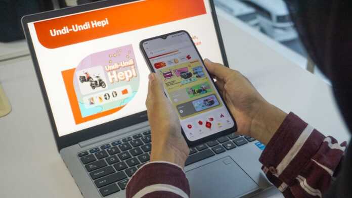 Telkomsel kembali menghadirkan program loyalitas pelanggan Undi-Undi Hepi yang digelar hingga akhir Juni 2025. Melalui program ini, pelanggan setia Telkomsel berkesempatan memenangkan berbagai hadiah menarik cukup dengan menukarkan Telkomsel POIN melalui aplikasi MyTelkomsel.