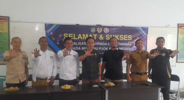 Ketua Umum KONI Medan, Aswindy Fachrizal menghadiri sosialisasi bola tangan di SMA Negeri 3 Medan. (Dok KONI Medan)