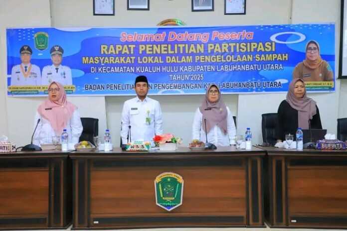 HADIRI: Wakil Bupati Labuhanbatu Utara, Dr.H.Samsul Tanjung, ST.,MH hadiri Rapat Penelitian Partisipasi Masyarakat Lokal Dalam Pengelolaan Sampah. FOTO: ISTIMEWA/SUMUT POS