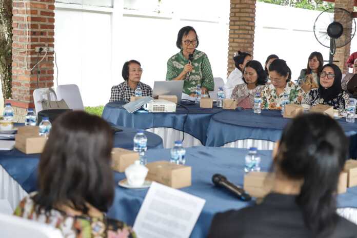 PERTEMUAN: Suasana pertemuan Penyelenggaraan Pendidikan Anak Usia Dini Sanggar Anak Balita (PAUD SAB) di rumah dinas walikota. ISTIMEWA/SUMUT POS