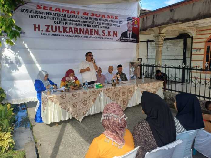 Wakil Ketua DPRD Kota Medan, Zulkarnaen S.K.M menggelar Sosialisasi Perda Kota Medan No.3 Tahun 2021 di Jalan Mangaan, Lorong Purnawirawan, Kelurahan Mabar, Kecamatan Medan Deli, Kota Medan, Sabtu (14/6/2025) siang. (Markus Pasaribu)