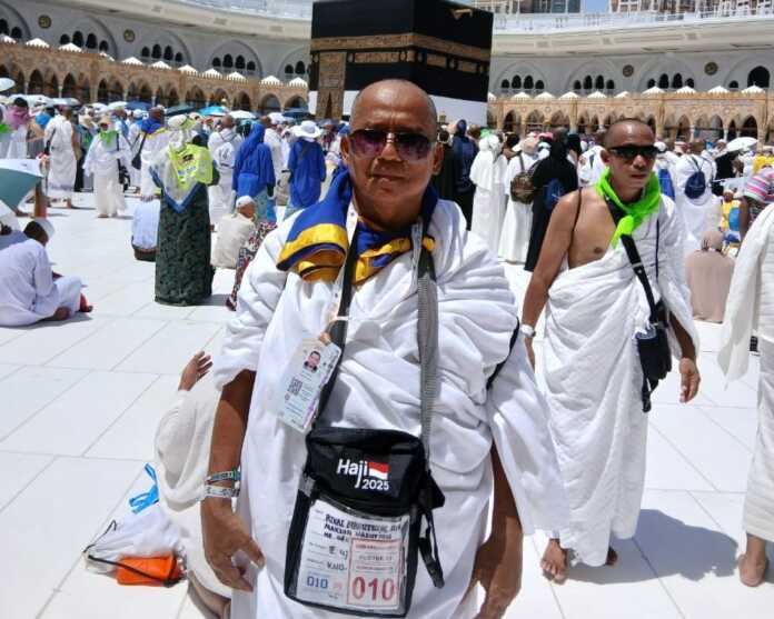 Ketua Umum PB Iklab Raya Drs Rivai Nasution MM di Masjidil Haram di sela pelaksanaan ibadah haji.