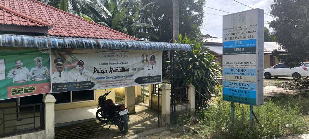 Teddy Akbari/Sumut Pos TAK ADA KADES DEFINITIF: Kantor Desa Harapan Maju di Kecamatan Seilepan, Kabupaten Langkat, tidak memiliki kades definitif selama tujuh tahun.