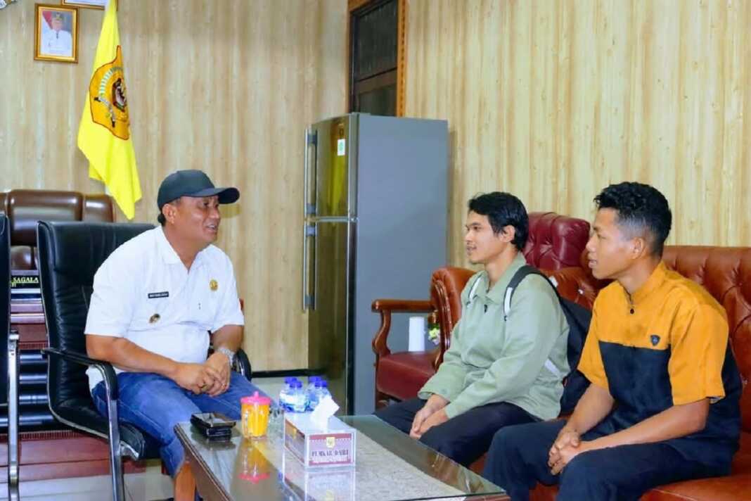 AUDIENSI: Wakil Bupati Dairi Wahyu Daniel Sagala, saat menerima audensi pengurus BKPRMI Kecamatan Laeparira, Jumat (18/7).(Istimewa)