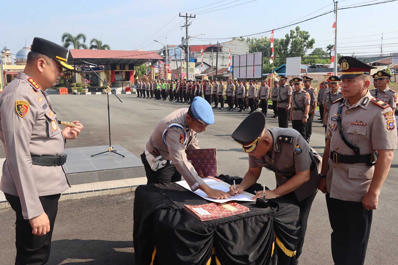 Enam Pejabat Utama Polresta Deliserdang Disertijab