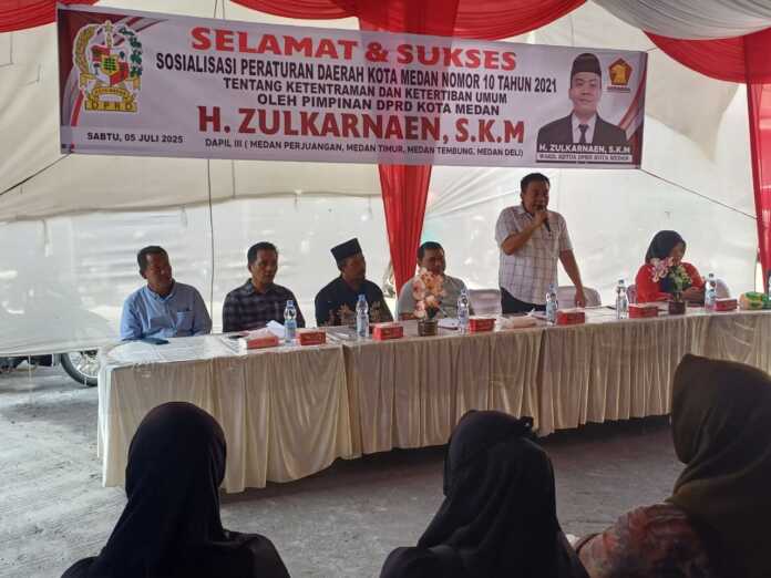Wakil Ketua DPRD Medan, Zulkarnaen S.K.M menggelar Sosialisasi Perda Kota Medan No.10/2021 di Kelurahan Sidodadi, Medan Timur, Sabtu (5/7/2025) sore. (Markus Pasaribu/Sumut Pos)