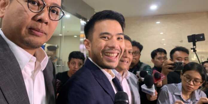 WAWANCARA: Kuasa hukum Jokowi, Yakup Hasibuan memberi keterangan kepada wartawan usai mengikuti gelar perkara khusus di Bareskrim Polri, Rabu (9/7).(istimewa/sumutpos)