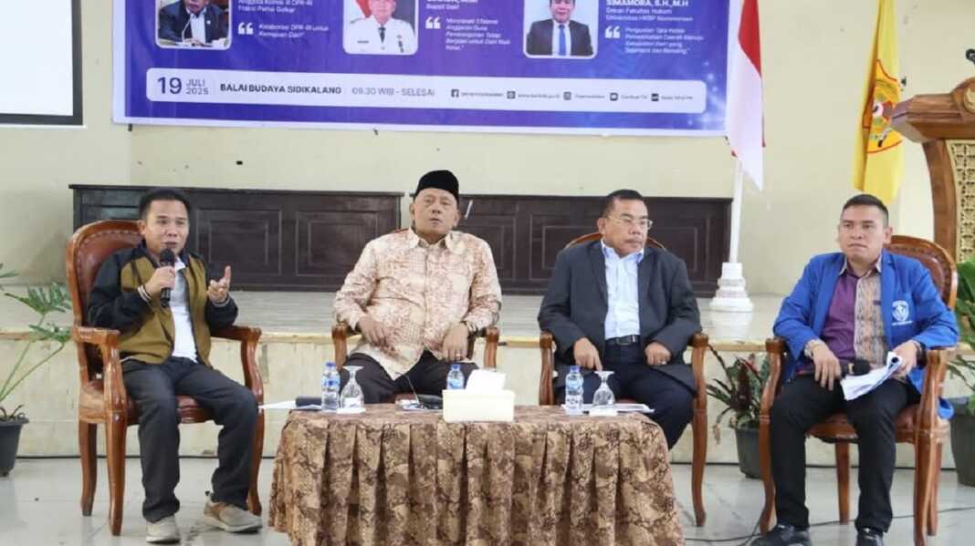 DISKUSI PUBLIK: DPC GAMKI Dairi gelar diskusi publik bahas efisiensi anggaran di Gedung Balai Budaya Sidikalang, Sabtu (19/7).(Istimewa/Sumut Pos)