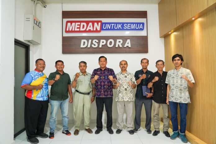 Kadispora Kota Medan HT Chairuniza bersama Pengkot Perkemi Medan. (Dok Pribadi)