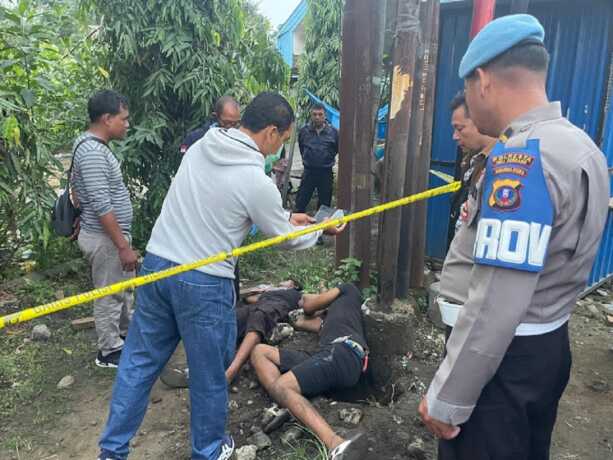OLAH TKP: Personel Polsek Tanjungmorawa saat melakukan olah TKP di lokasi penemuan jenazah yang diduga tewas tersengat listrik.