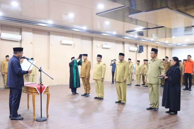 DILANTIK: Sebanyak empat orang dilantik sebagai pejabat administrator di lingkup Pemko Binjai.(Dokumen Diskominfo Binjai)