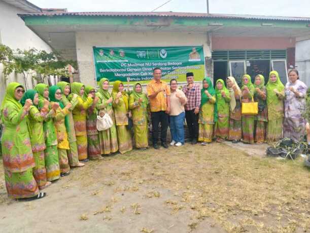 KOLABORASI: PC Muslimat NU Sergai berkolaborasi dengan Dinkes Sergai, pada kegiatan cek kesehatan gratis di Desa Firdaus, Kecamatan Seirampah, Jumat (1/8). (Istimewa)