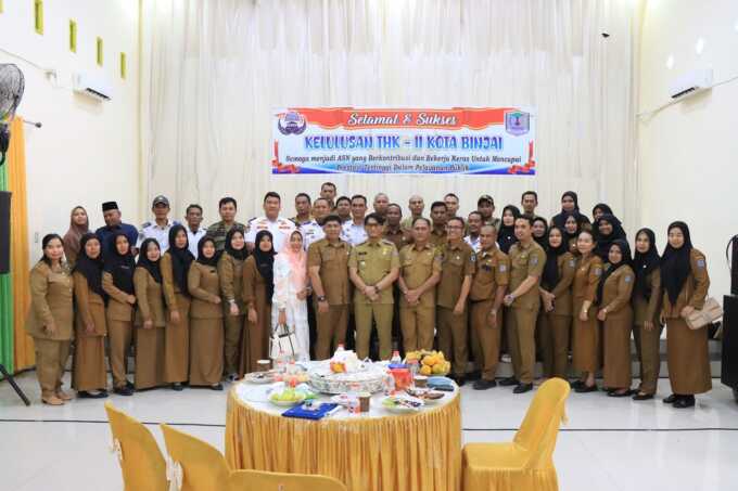 BERSAMA: Wakil Wali Kota Binjai Hasanul Jihadi, diabadikan bersama Honorer K2 yang telah dilantik sebagai PPPK.(Dokumen Diskominfo Binjai)