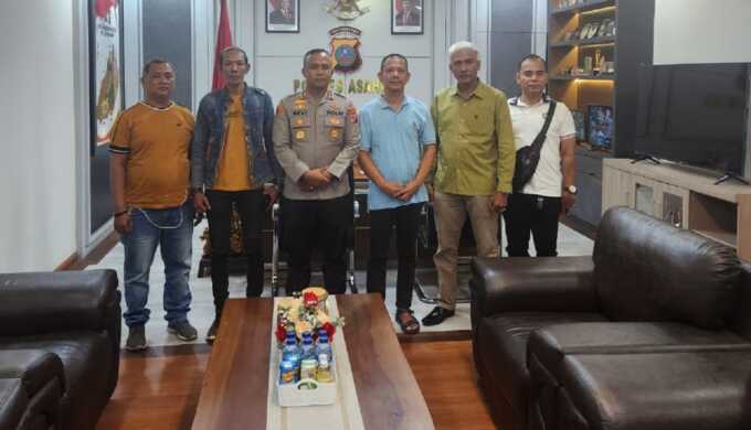 KUNJUNGAN: Persatuan wartawan (Pewarta) Polrestabes Medan berkunjung ke Polres Asahan, Jumat (8/8)