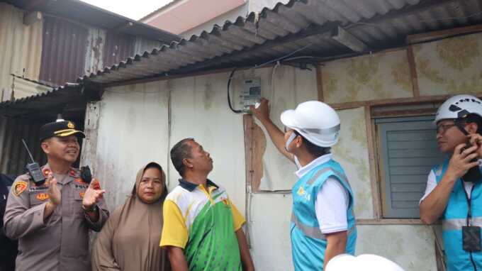Kado HUT ke-80 Kemerdekaan RI, 95 Keluarga di Sumut Kini Miliki Akses Listrik Sendiri