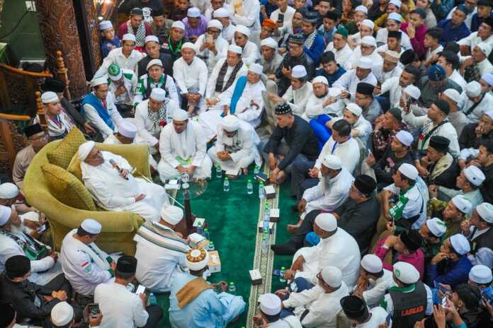 TABLIGH AKBAR: Suasana penuh semangat mewarnai tabligh akbar, di Masjid Al-Musannif, Jalan Cemara Perumahan Cemara Asri, Kecamatan Percut Seituan, Kabupaten Deliserdang, Jumat (12/9).v