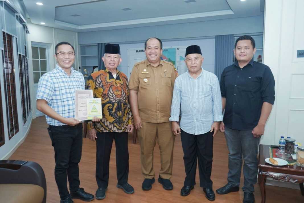 HIBAHKAN: -Rumah Musyawarah/Mufakat dan Masjid MTQ 1946 di Pondok Bungur, Kecamatan Rawang Pancaarga, merupakan lahirnya Musabaqah Tilawatil Qur’an (MTQ) pertama di Indonesia mengibahkan cagar budaya ke Pemkab Asahan.