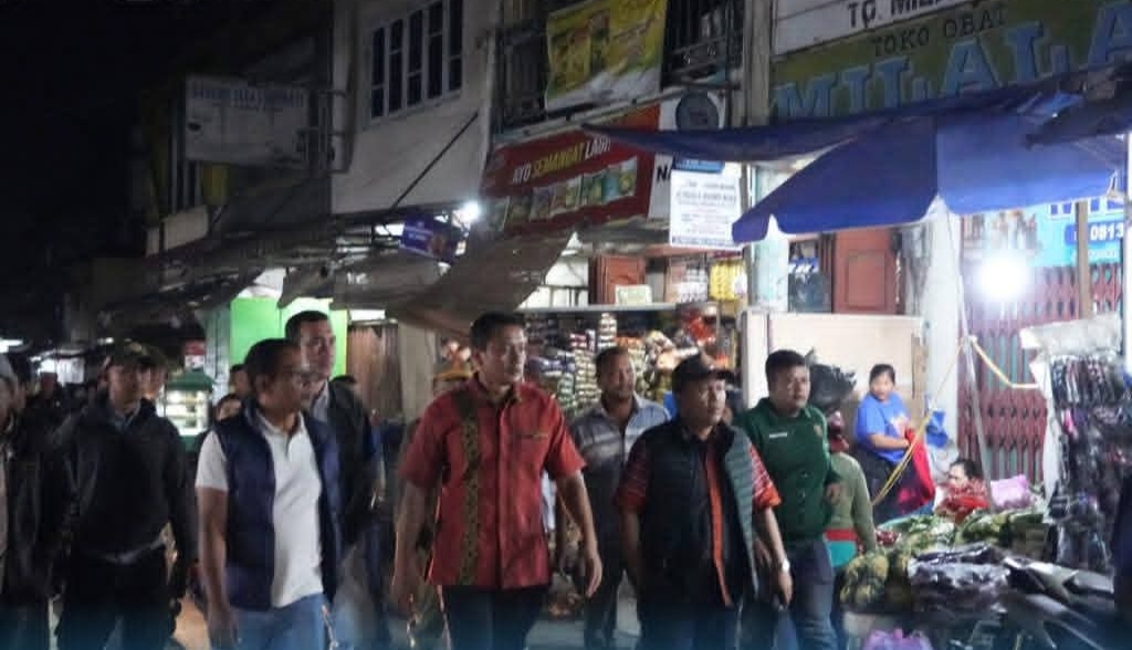 Pedagang Liar di Pusat Pasar Berastagi Ditertibkan