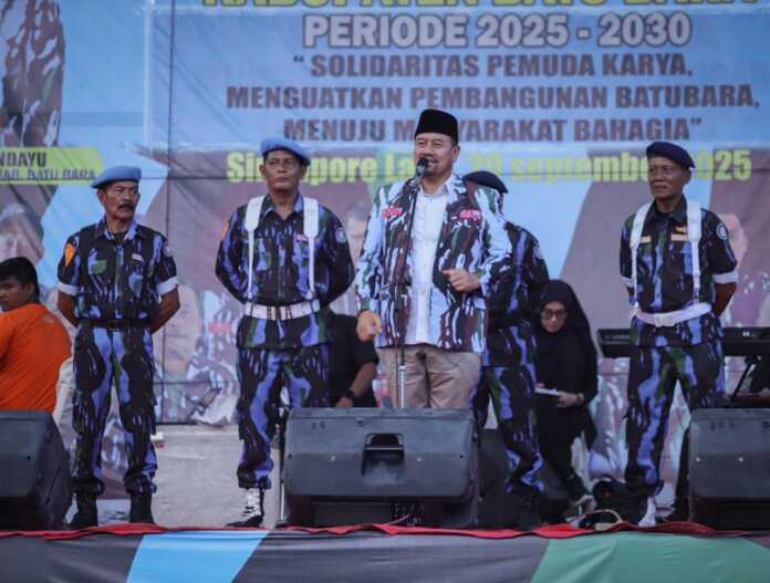 HADIRI PELANTIKAN: Bupati Batubara H Baharuddin Siagian SH MSi memberi sambutan saat hadiri pelantikan kepengurusan DPD IPK Batubara di Hotel Singapore Land, Sabtu(20/9). Foto:/Liberti H Haloho.