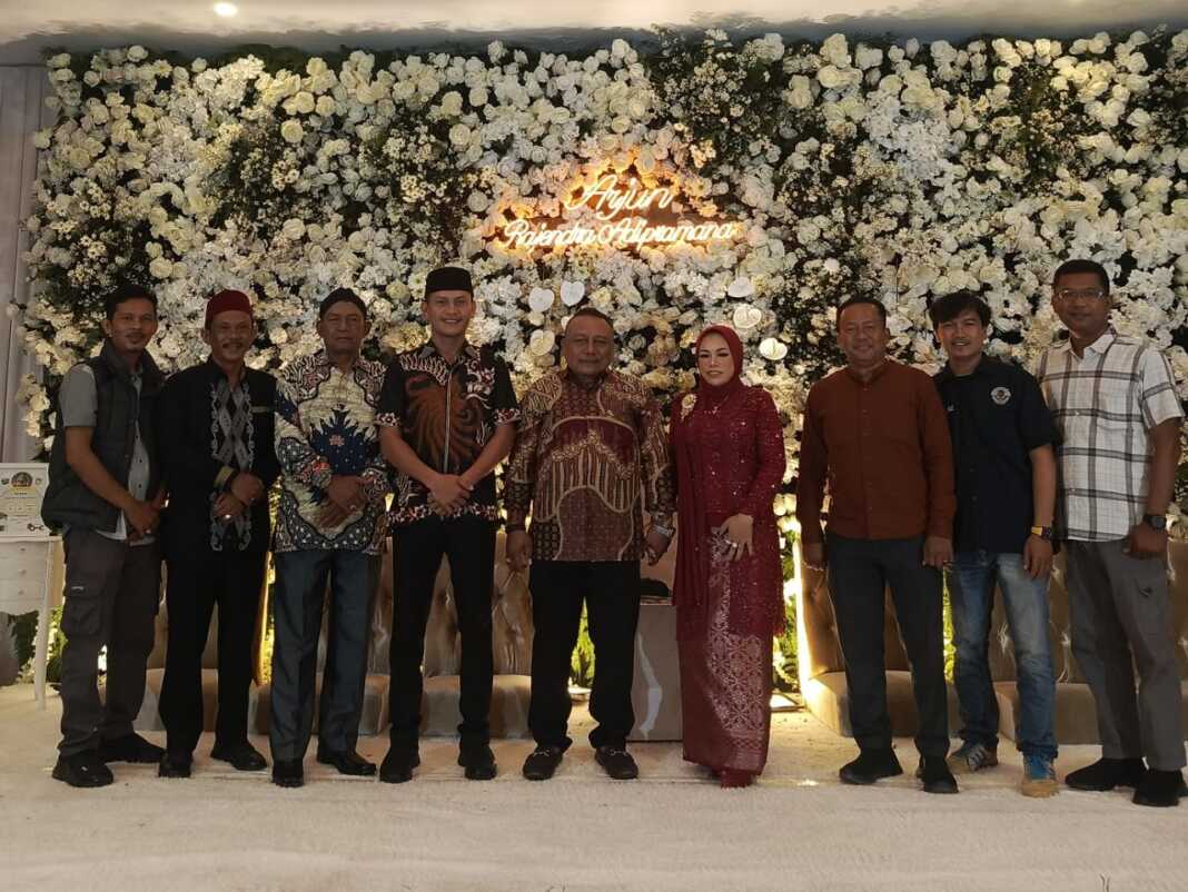 HADIR: Ketua LPA Deliserdang Junaidi Malik SH, menghadiri syukuran kelahiran dan aqiqah Arjun Rajendra Adipramana, anak kedua dari pasangan Sarianto dan Kristiani Melati di Hotel D'Prima Jalan Sultan Serdang, Tumpatan Nibung, Kecamatan Batangkuis, Kabupaten Deliserdang, Sabtu (20/9).