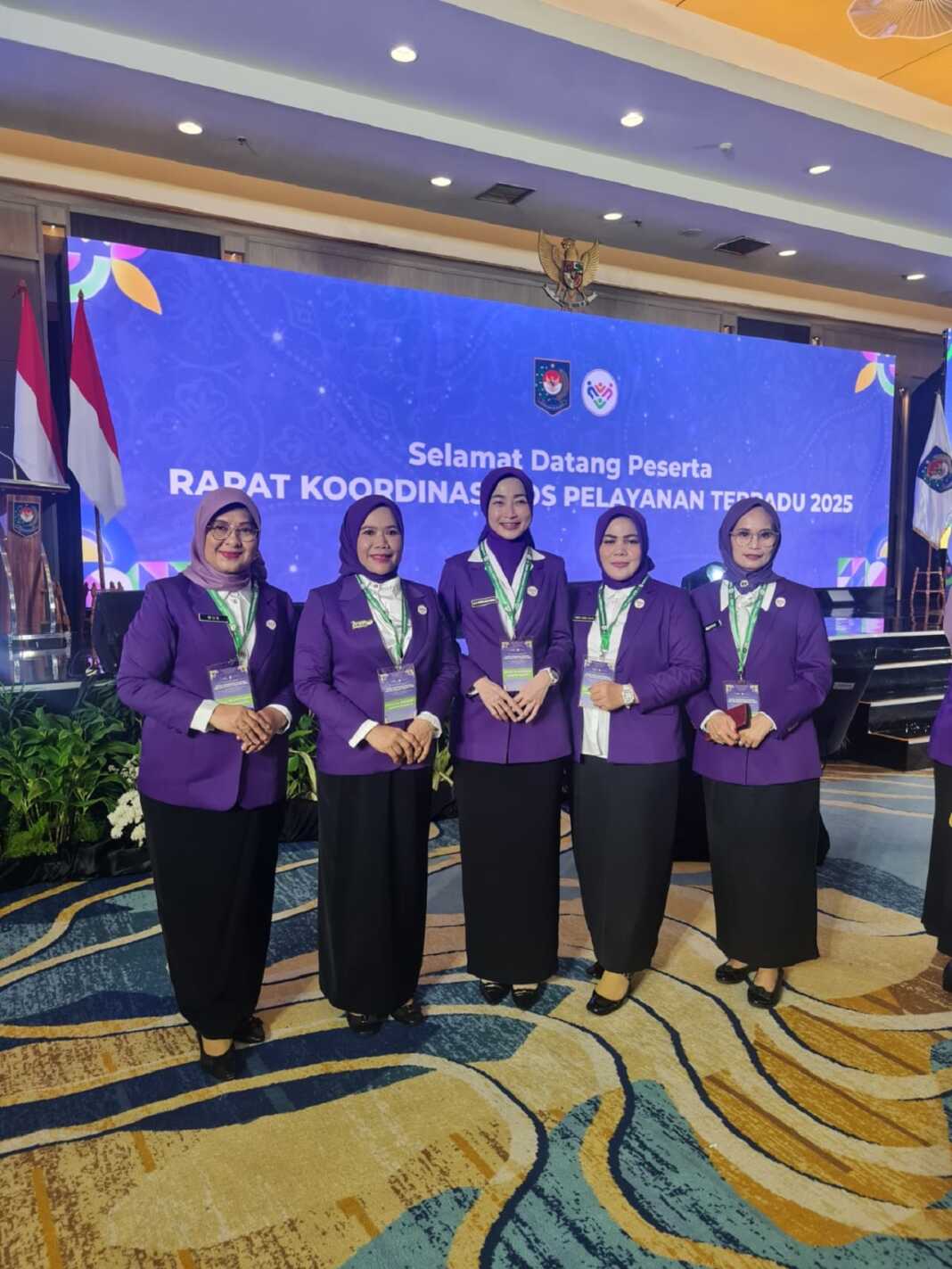 HADIR: Ketua TP Posyandu Sergai Hj Rosmaida yang hadir bersama Sekretaris I Posyandu Hj Nina Deliana SSos MSi dan Sekretaris II Samsinar, SKM serta pengurus