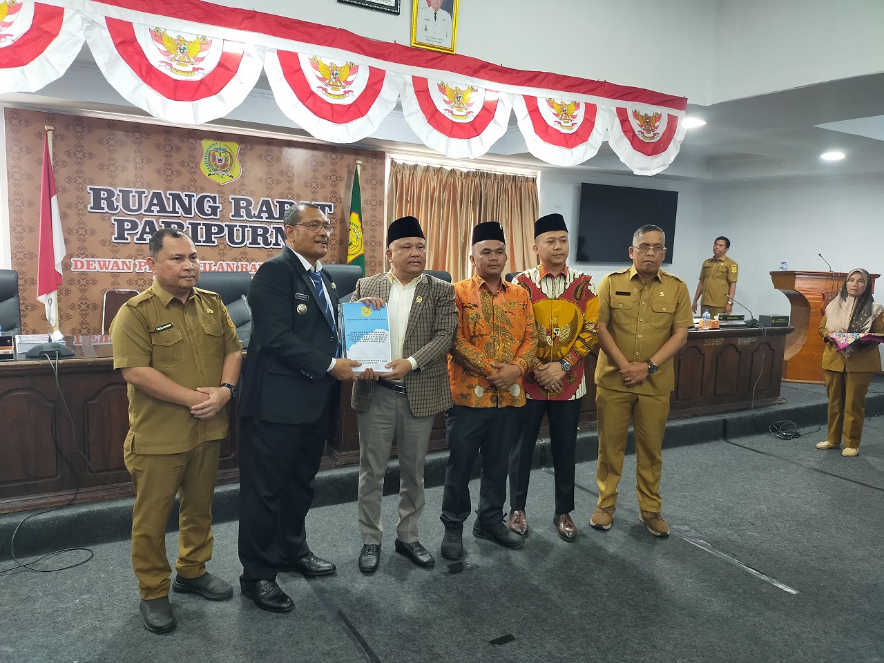 Sampaikan Nota Pengantar Rancangan Perubahan KUA-PPAS TA 2025, Vickner: Pendapatan Berkurang Rp131 Miliar