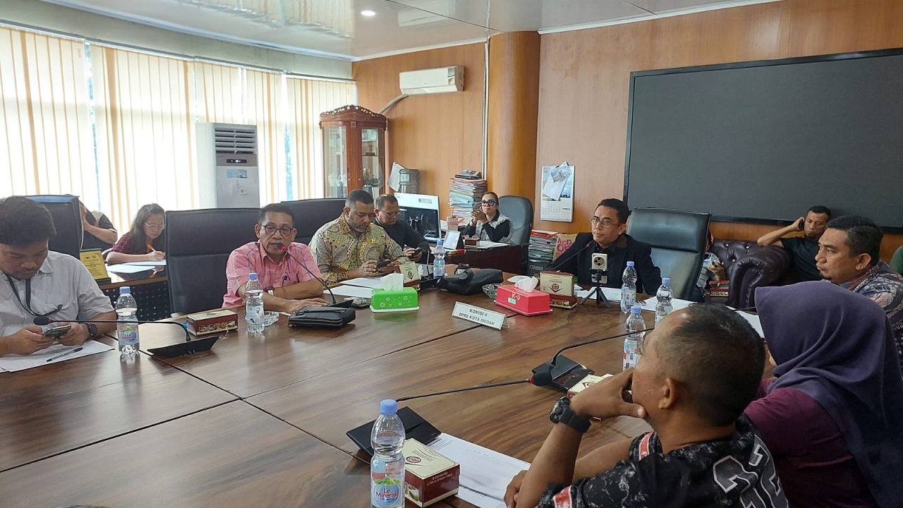 Menutup Akses Jalan Amal Gang Melati, Pemko Medan Harus Bongkar Pagar Besi di Medan Sunggal