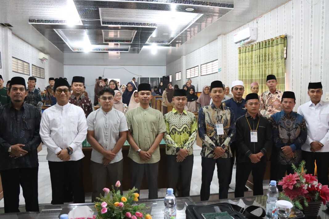 DIABADIKAN: Wakil Wali Kota Binjai Hasanul Jihadi diabadikan bersama dengan qari, qariah, serta hafiz, dan hafizah. (Dokumen Diskominfo Binjai)