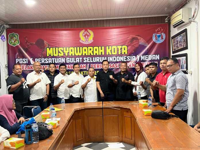 Ketua Umum KONI Kota Medan Aswindy Fachrizal bersama pengurus dan peserta Musorkot PGSI Kota Medan. (Dok pribadi)