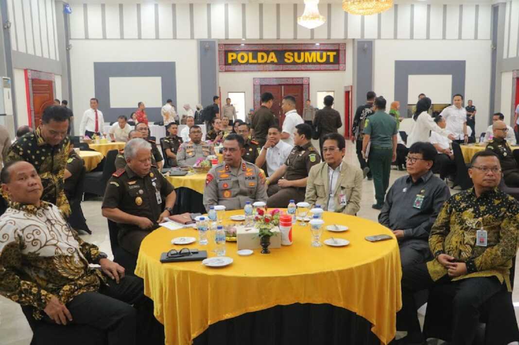 RAKOR: KPK bersama Poldasu, BPK dan BPKP saat rakor pencegahan dan pemberantasan korupsi di Sumut.(Istimewa/Sumut Pos)